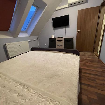 Palank Apartman Mosonmagyarovar Bagian luar foto