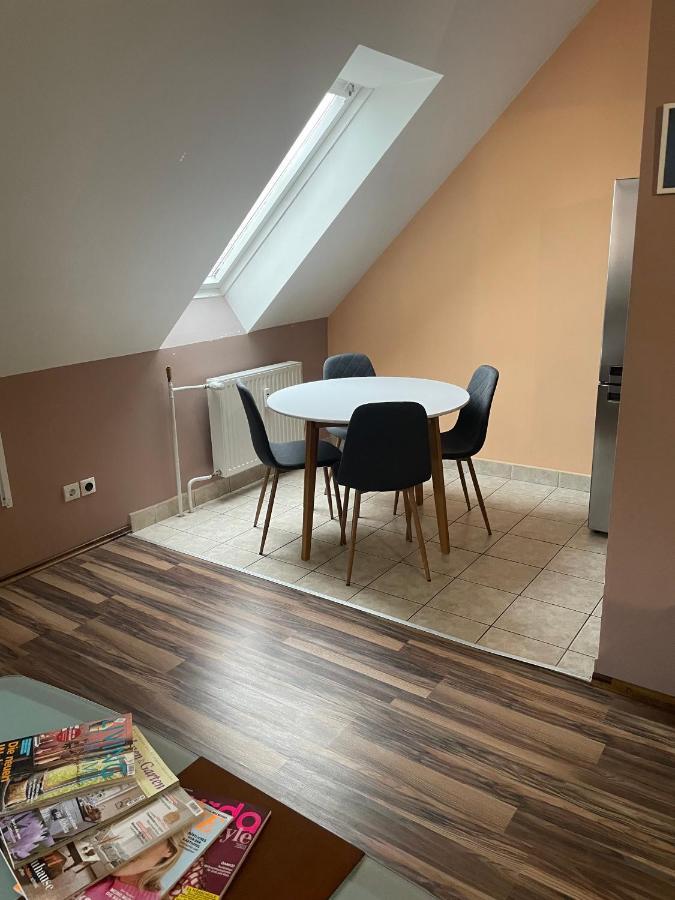 Palank Apartman Mosonmagyarovar Bagian luar foto
