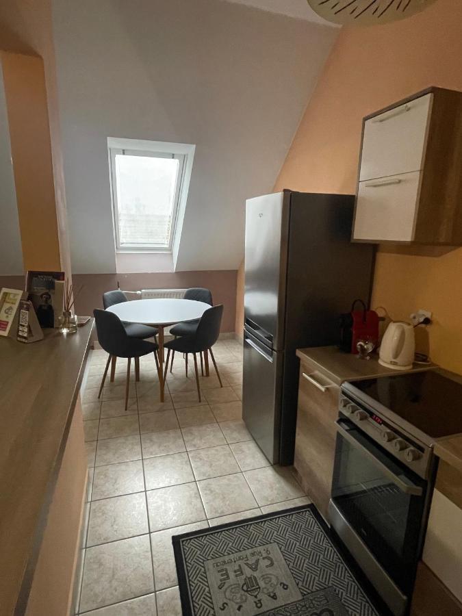 Palank Apartman Mosonmagyarovar Bagian luar foto