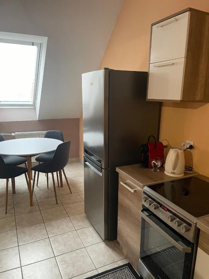 Palank Apartman Mosonmagyarovar Bagian luar foto