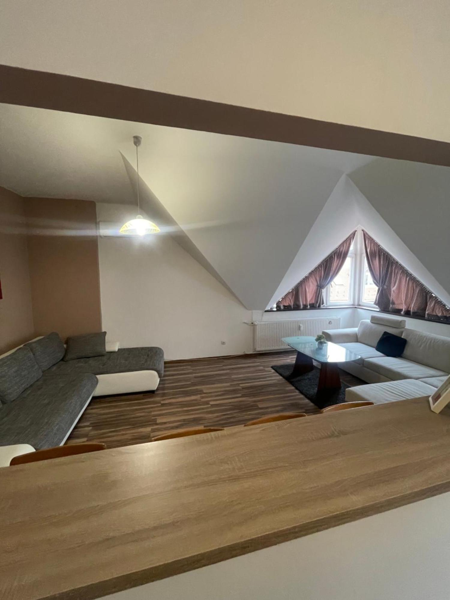 Palank Apartman Mosonmagyarovar Bagian luar foto
