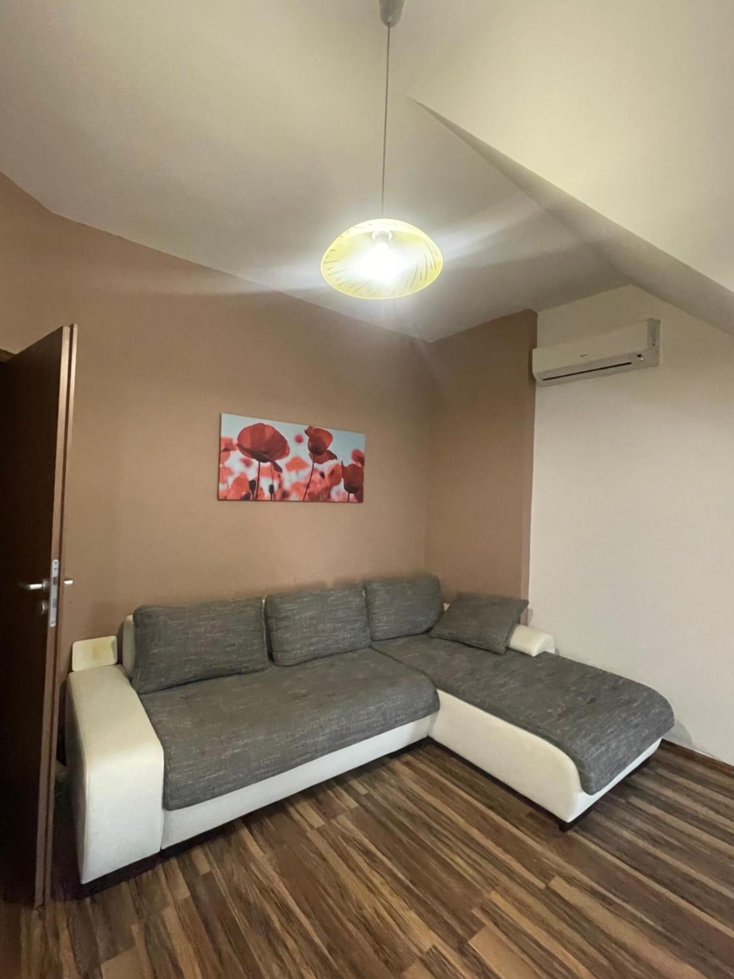 Palank Apartman Mosonmagyarovar Bagian luar foto
