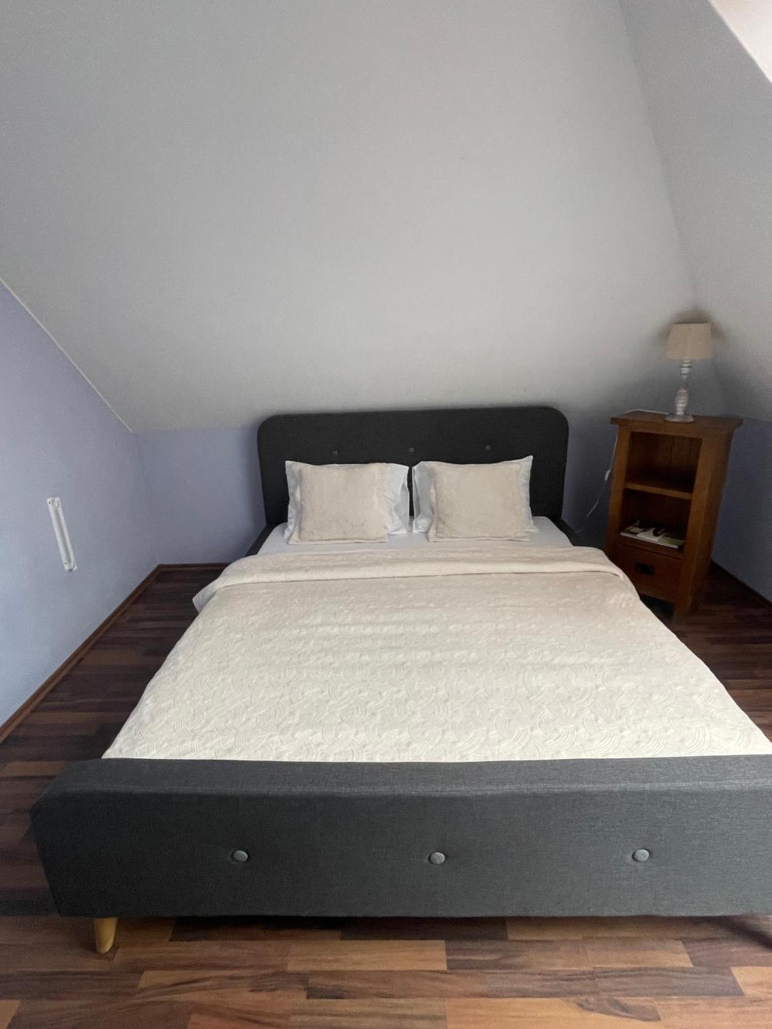 Palank Apartman Mosonmagyarovar Bagian luar foto