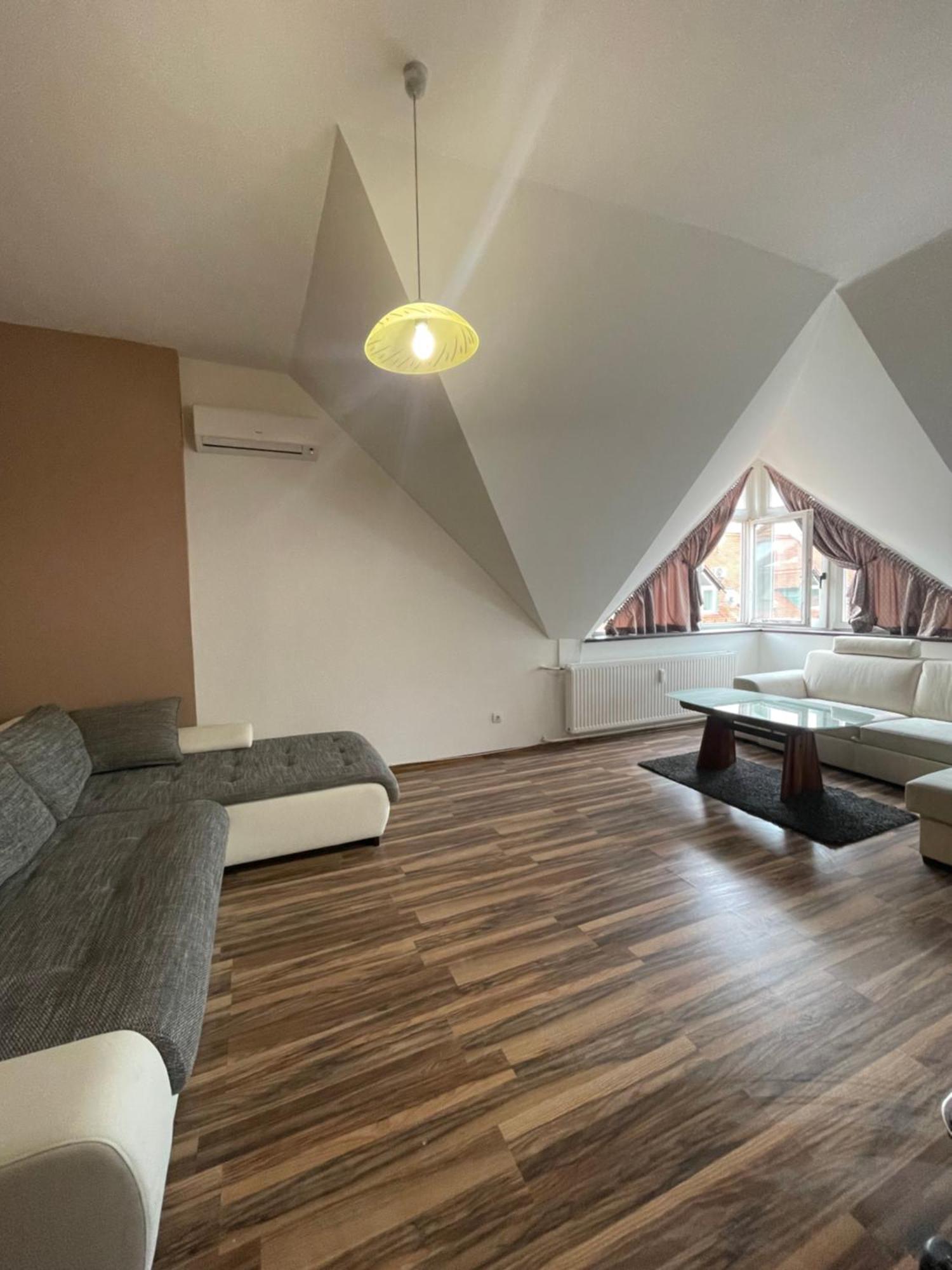 Palank Apartman Mosonmagyarovar Bagian luar foto