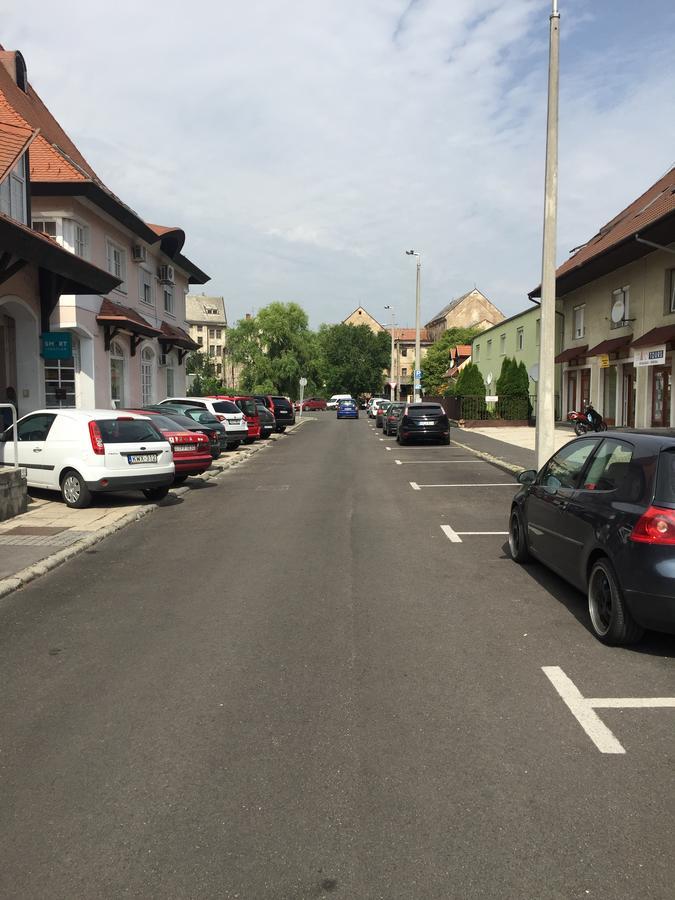 Palank Apartman Mosonmagyarovar Bagian luar foto